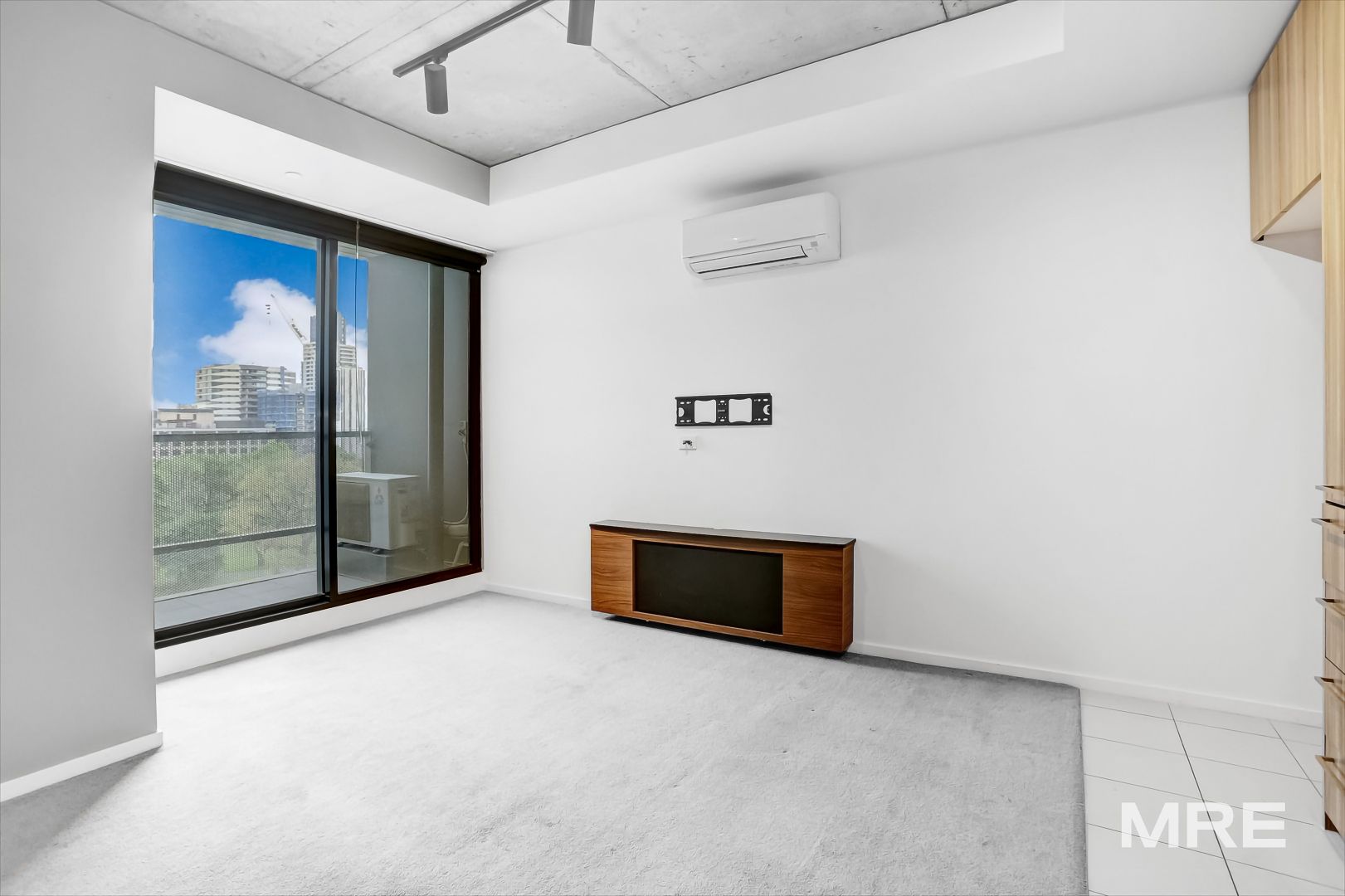 719/17 Singers Lane, Melbourne VIC 3000, Image 2