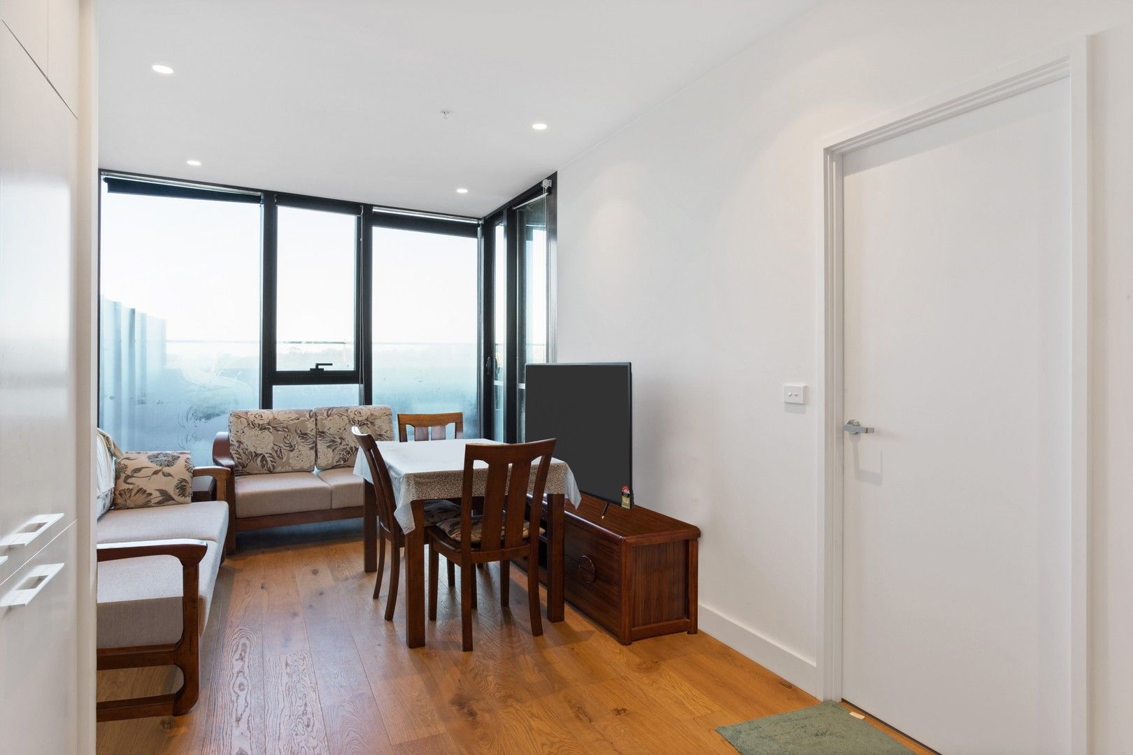 2 bedrooms Apartment / Unit / Flat in 708/850 Whitehorse Road BOX HILL VIC, 3128