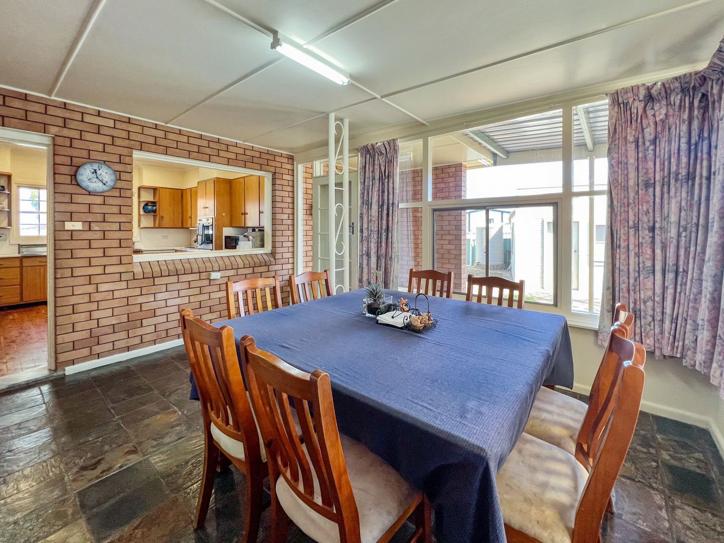 10A Phillips Street, Parkes NSW 2870, Image 2