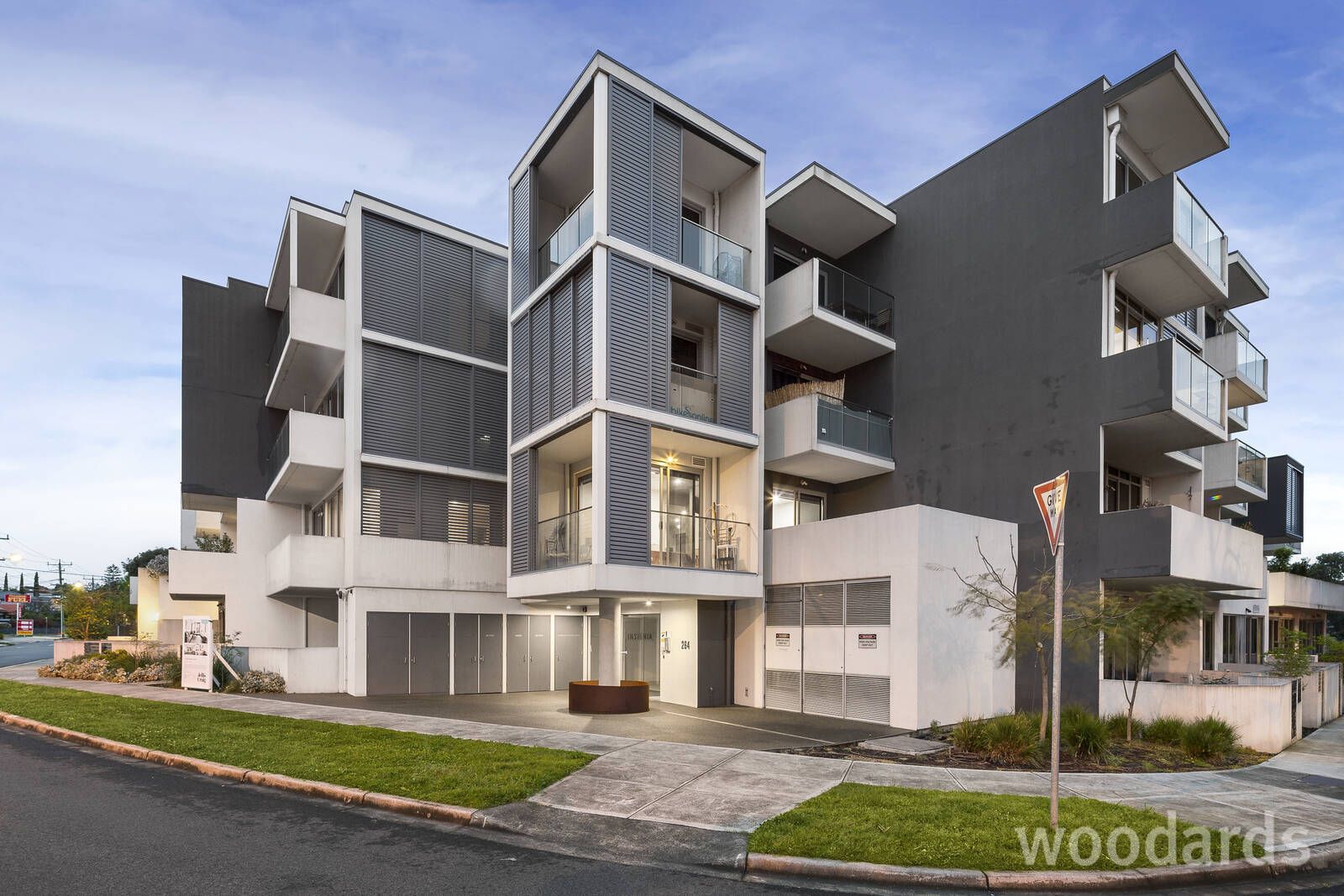 2 bedrooms Apartment / Unit / Flat in 107/264 Waterdale Road IVANHOE VIC, 3079