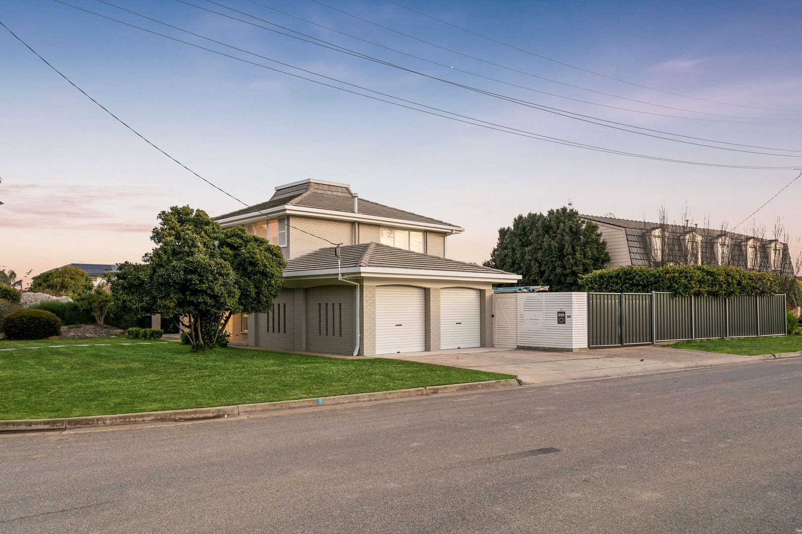 11 white sands drive grange