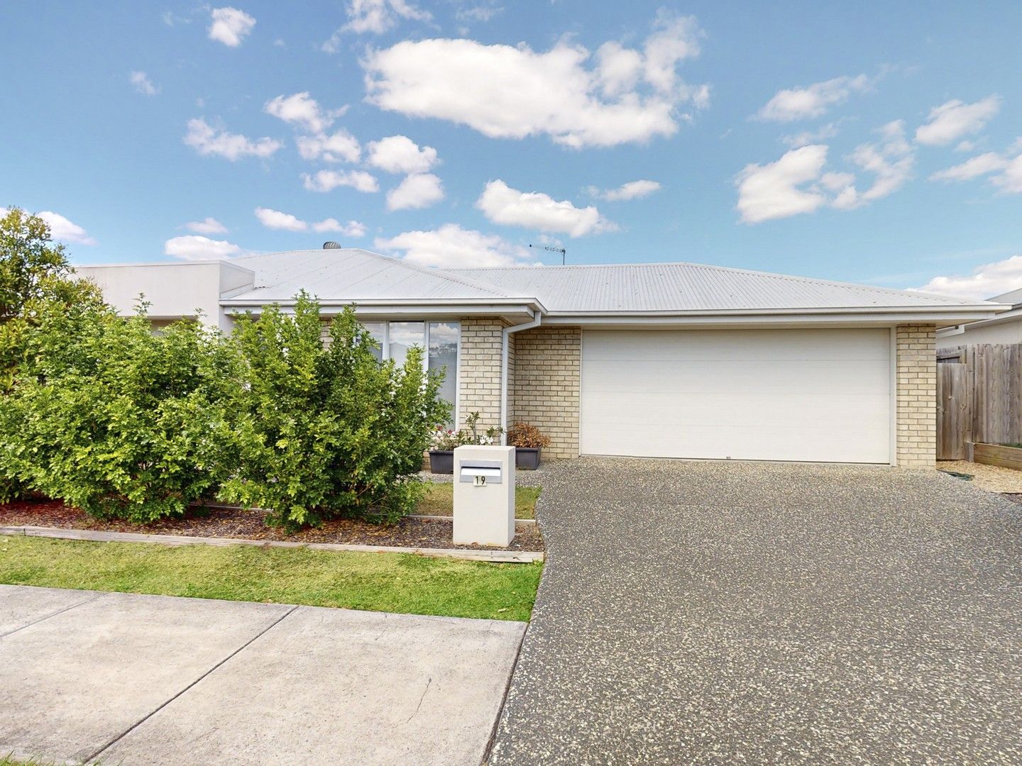 4 bedrooms House in 19 Eagleton Cresent LEICHHARDT QLD, 4305