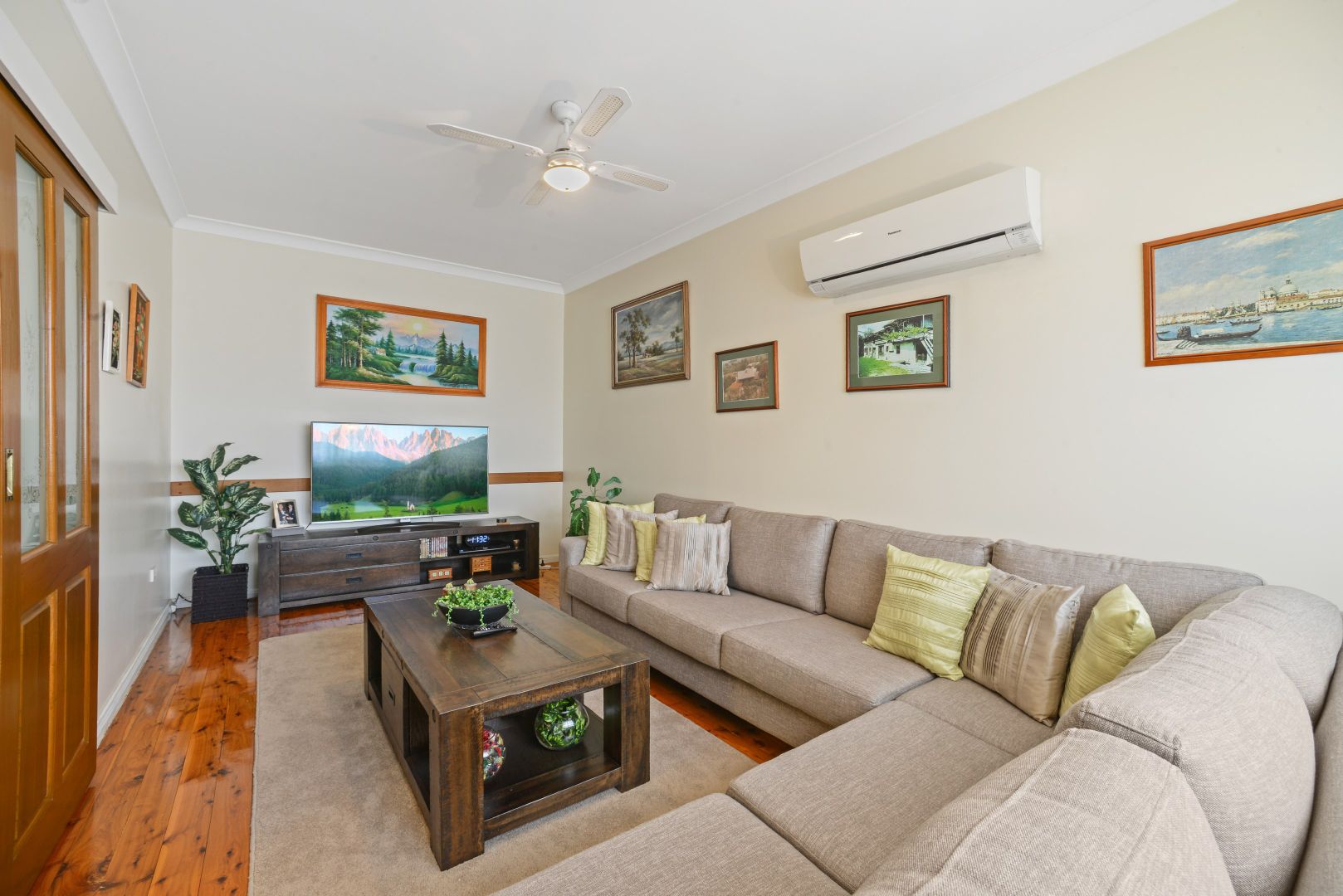 14 Sturt Avenue, Georges Hall NSW 2198, Image 2