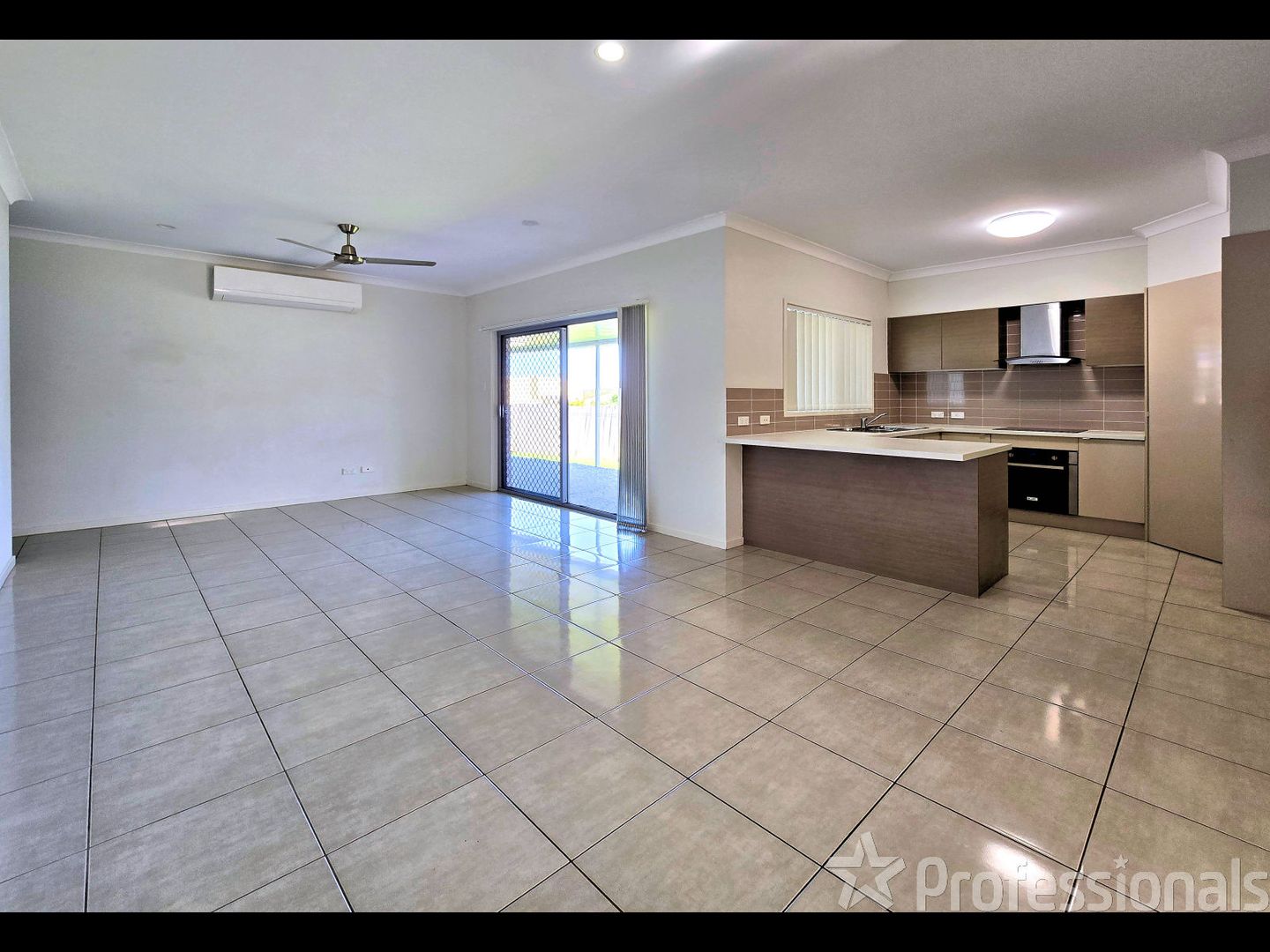 45 Brentwood Drive, Bundamba QLD 4304, Image 2