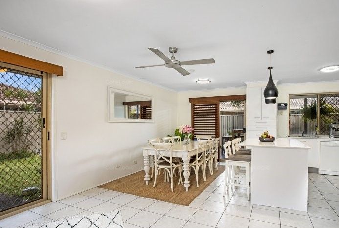 6 Casetta Court, Varsity Lakes QLD 4227, Image 2