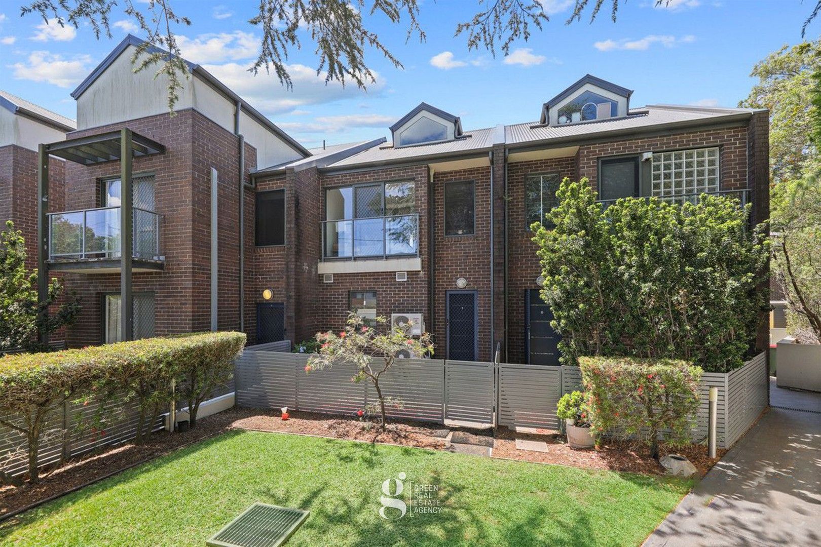 3 bedrooms Townhouse in Carver Place DUNDAS VALLEY NSW, 2117