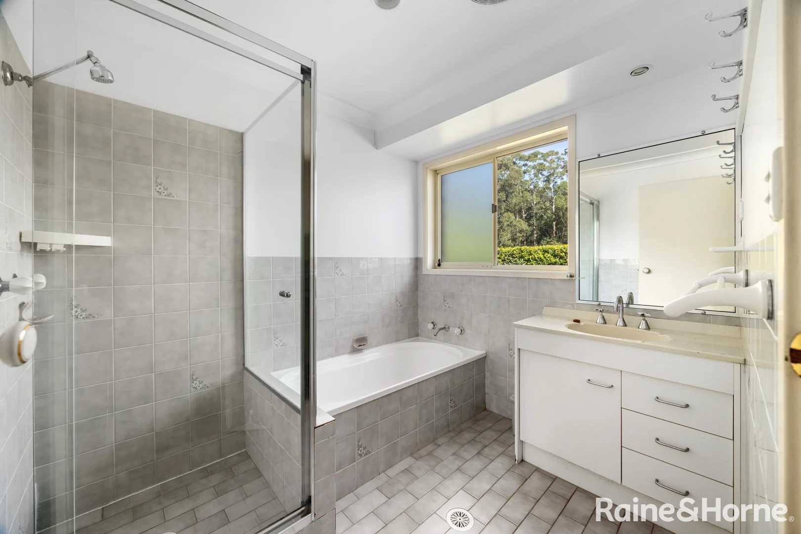 Additional image 20 of 194 Matron Porter Drive, Mollymook Beach NSW 2539