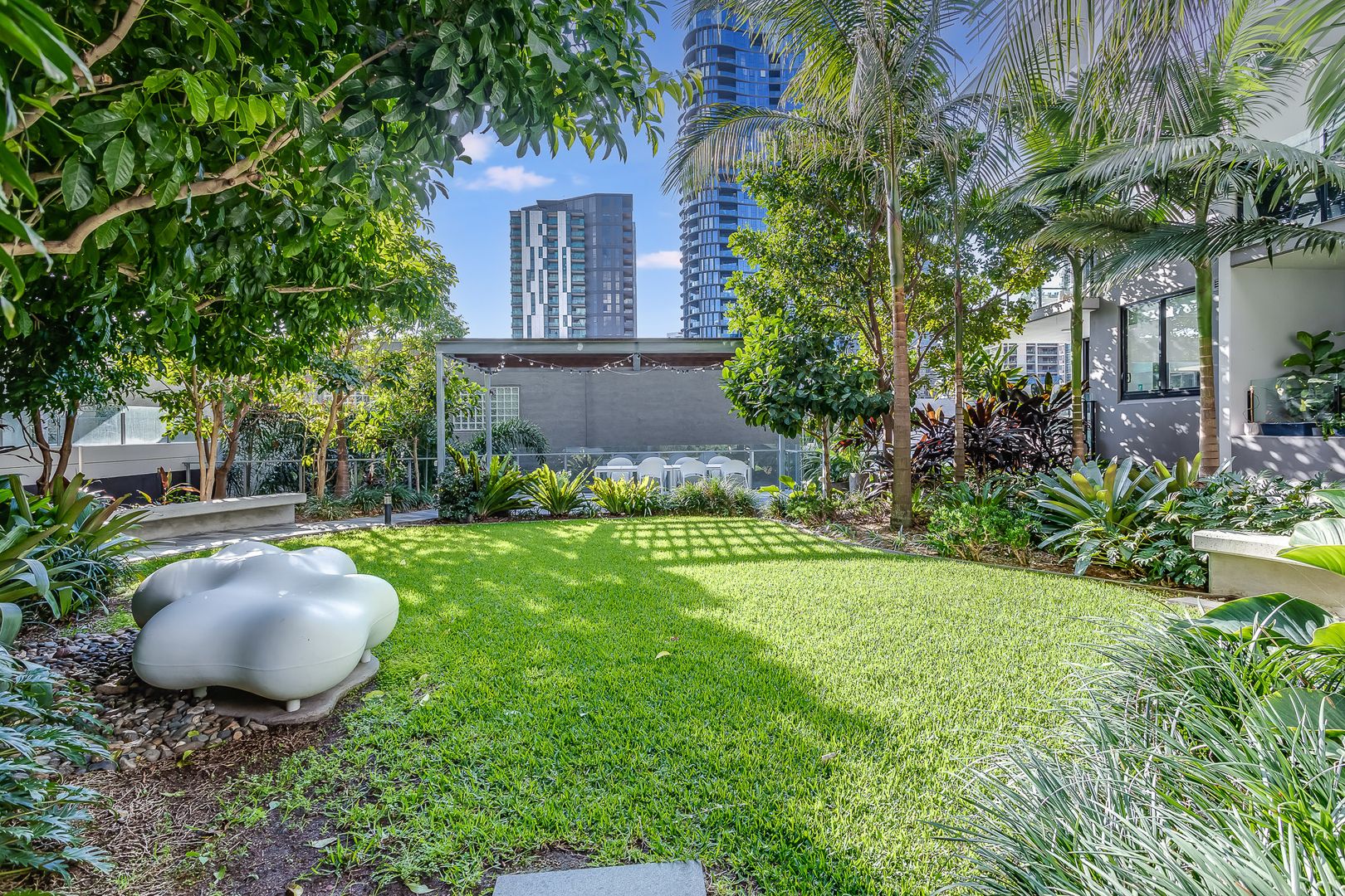 10806/16 Edmondstone Street, South Brisbane QLD 4101, Image 2