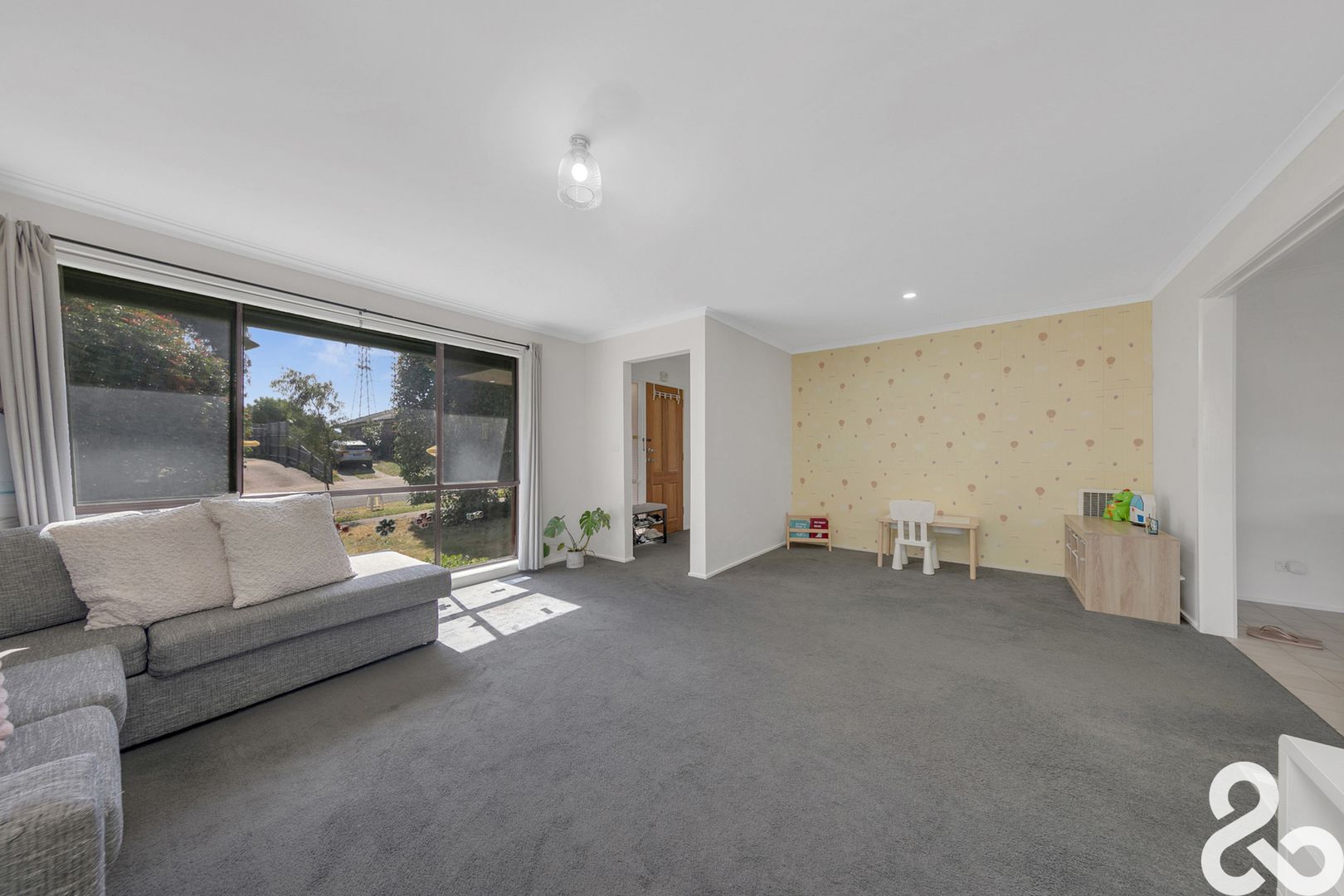 33 Tonelli Crescent, Mill Park VIC 3082, Image 2