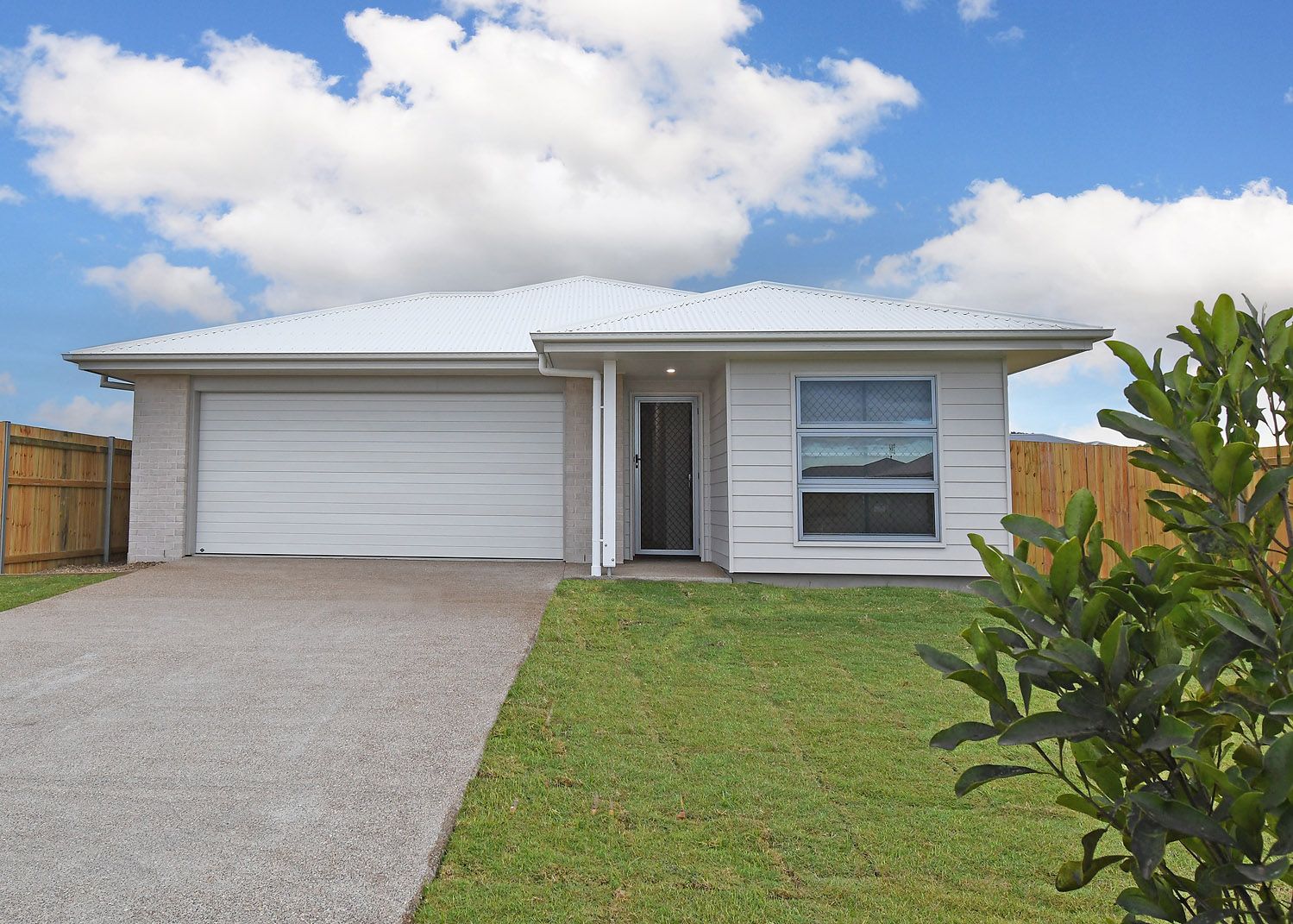 4 bedrooms House in 3 Eastminster ELI WATERS QLD, 4655