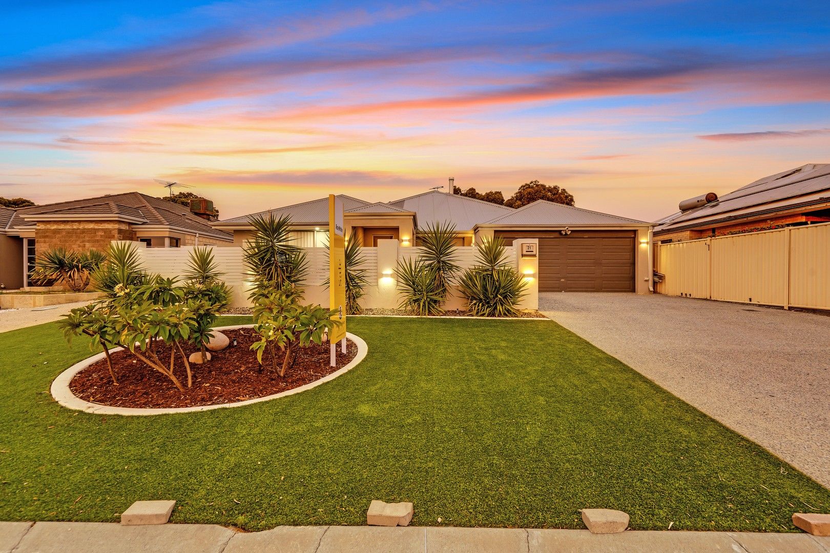 21 Royston Way, Lakelands WA 6180 Domain