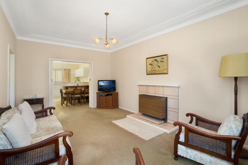 2 Bay View Avenue, East Gosford NSW 2250, Image 2