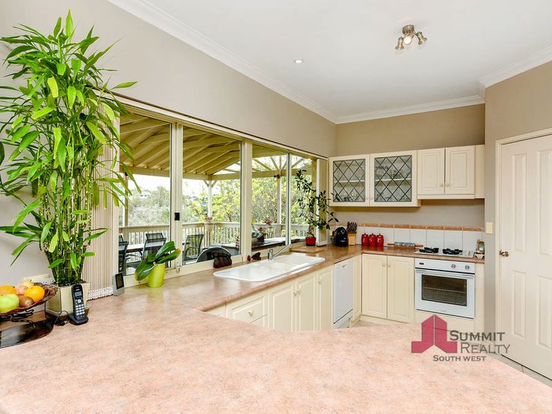 4 Quartermaine Court, Binningup WA 6233, Image 2