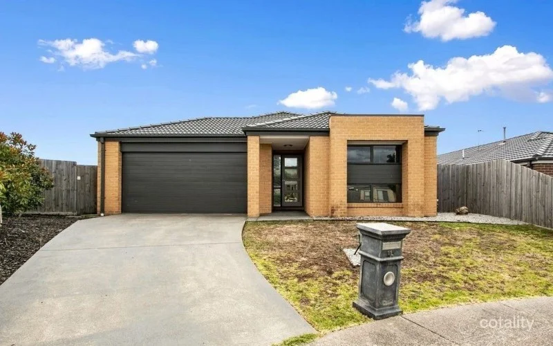 11 Graduation Place, Churchill VIC 3842