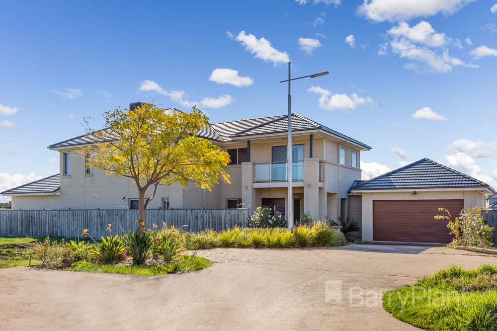 16 Rhode Island Close, Point Cook VIC 3030, Image 1