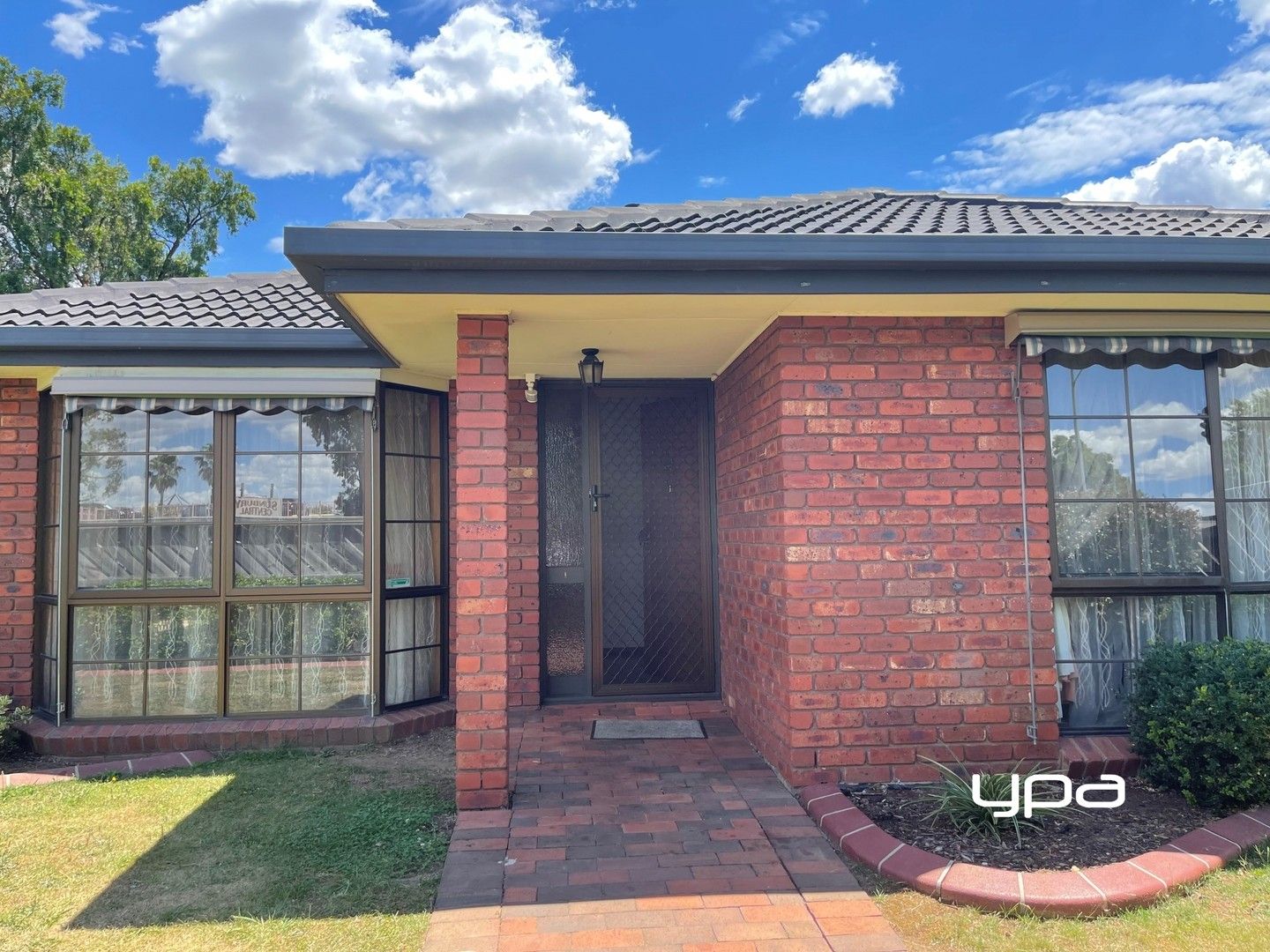 2 bedrooms Apartment / Unit / Flat in 1/2 Cornish Street SUNBURY VIC, 3429