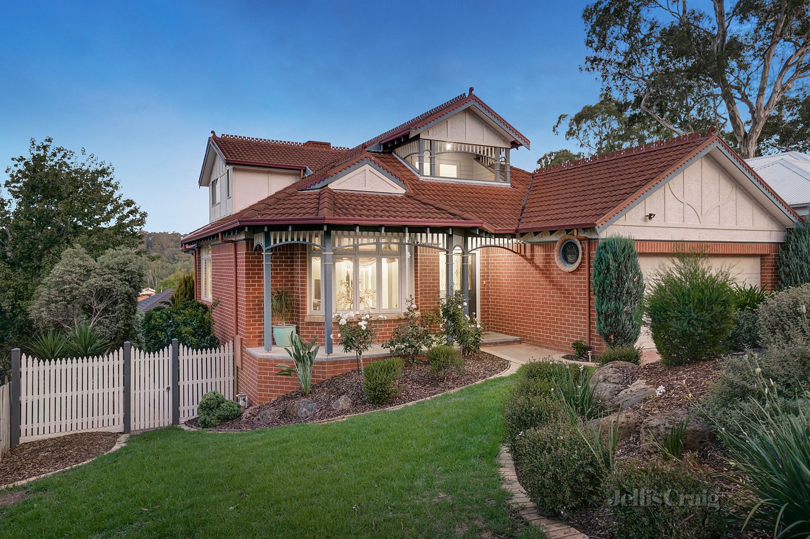 5 Valley Park Grove, Eltham VIC 3095