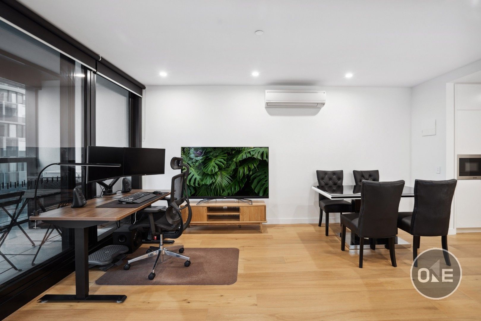 2 bedrooms Apartment / Unit / Flat in 2302/3 Young Street BOX HILL VIC, 3128