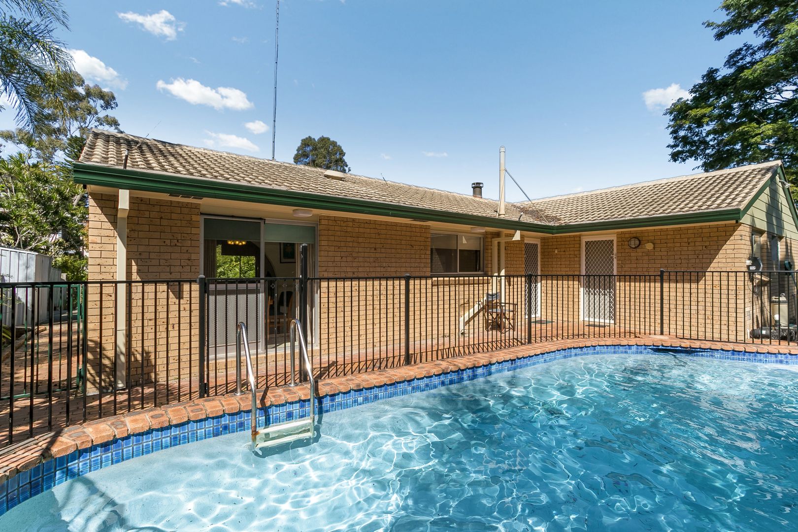 19 Marmindie Street, Chapel Hill QLD 4069