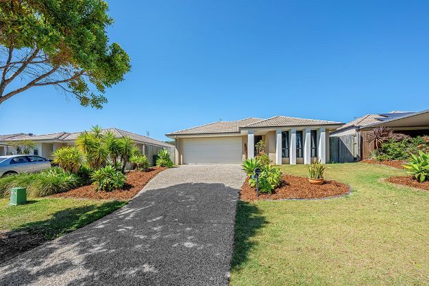 8 Aldgate Crescent, Pacific Pines QLD 4211