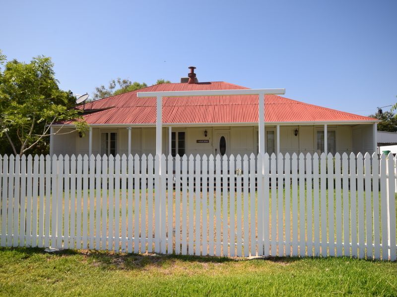 4 bedrooms House in 11 Robin Road LONGREACH QLD, 4730