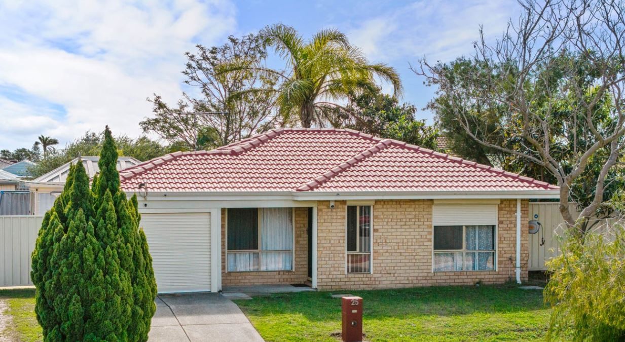3 bedrooms House in 25 Gnangara Dr WAIKIKI WA, 6169