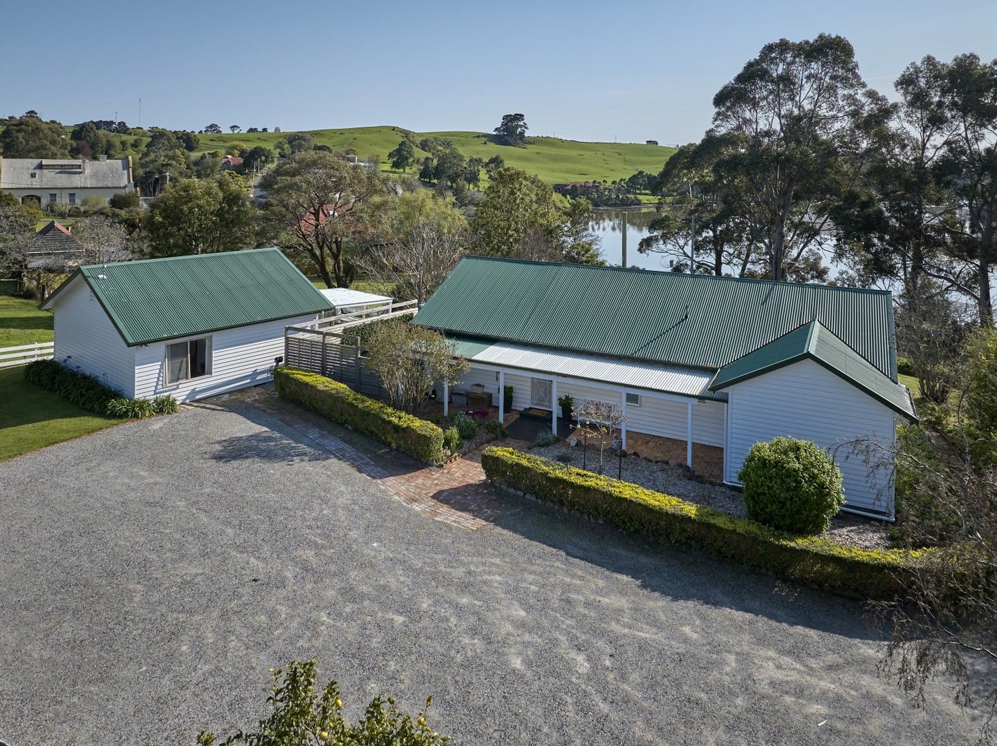 5 bedrooms Acreage / Semi-Rural in 109 Waverley Road DON TAS, 7310