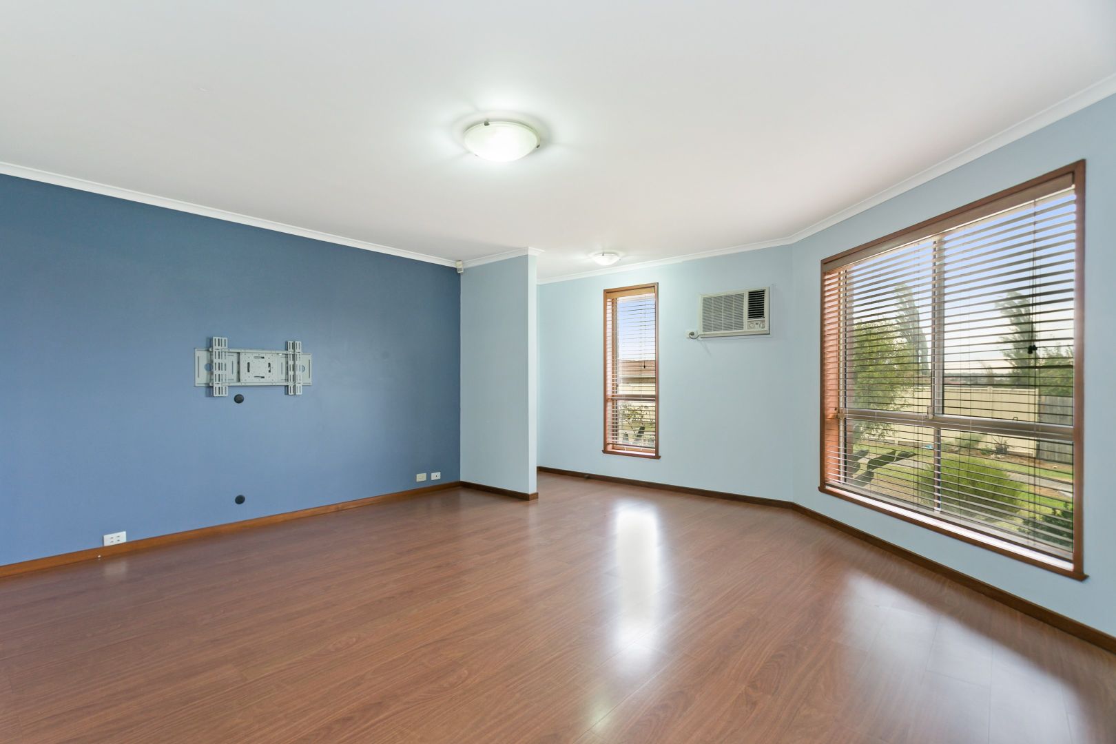 2/16 Goodenia Close, Meadow Heights VIC 3048, Image 2