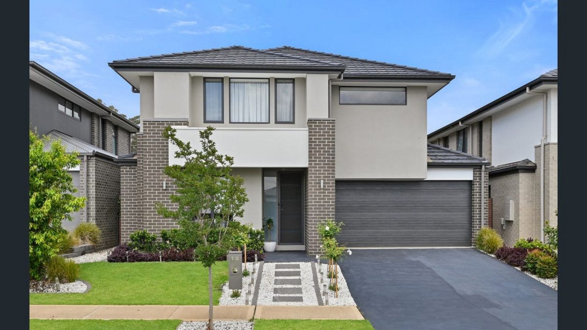 5 bedrooms House in 10 Hodgson Street ORAN PARK NSW, 2570