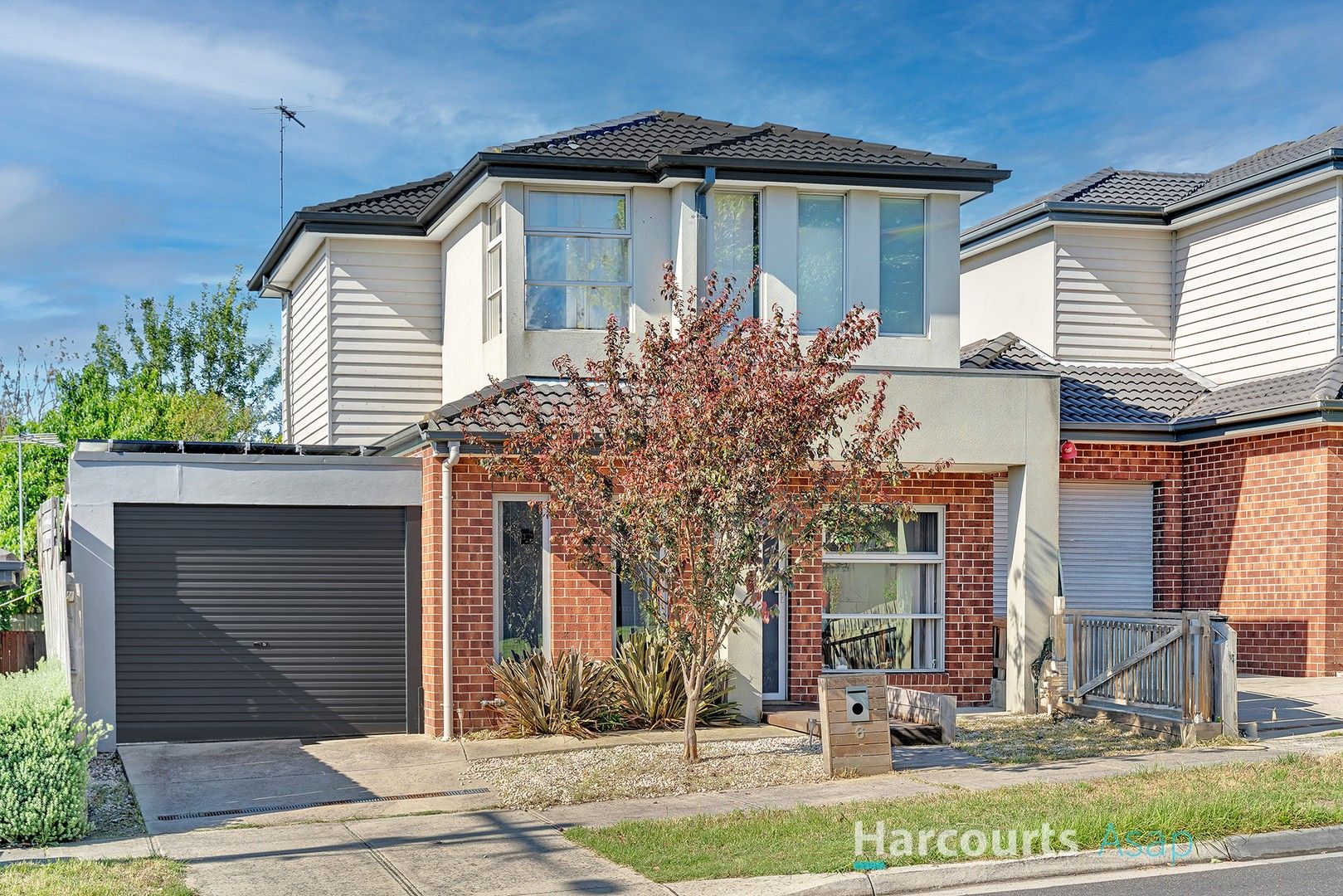 3 bedrooms Townhouse in 6 Stenocarpus Drive DOVETON VIC, 3177