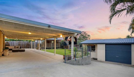 4 bedrooms House in 7 Oakview Street PARKINSON QLD, 4115