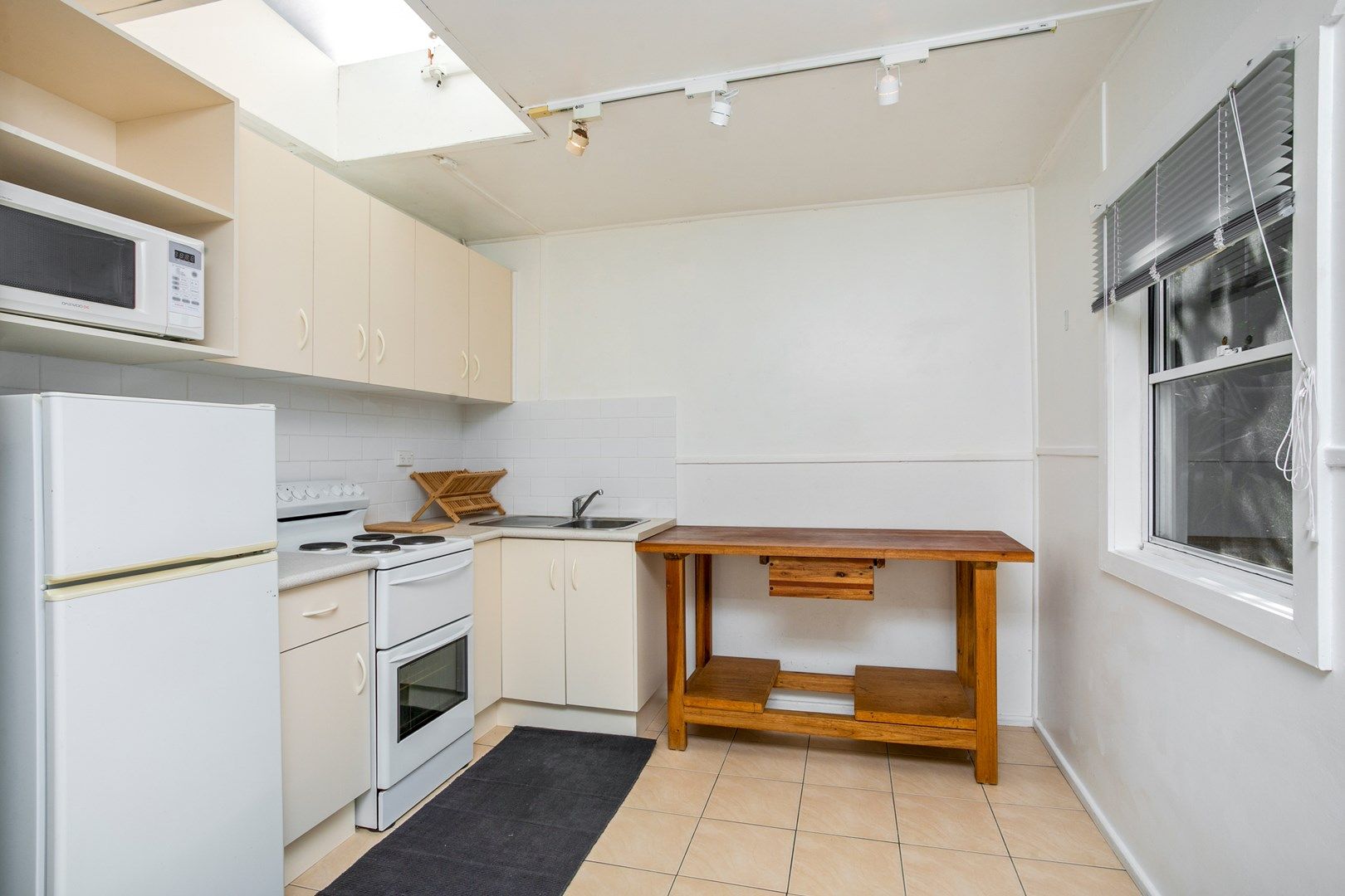 1 bedrooms Apartment / Unit / Flat in 3/98 Lagoon Street NARRABEEN NSW, 2101