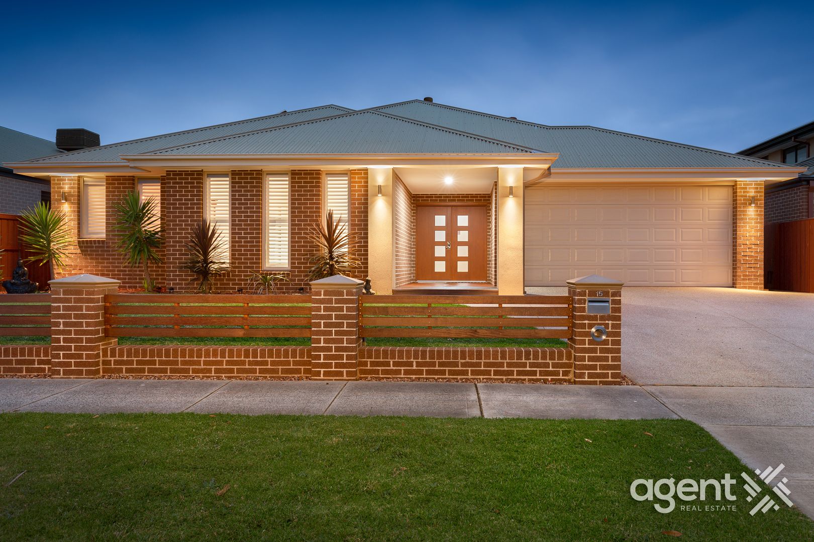 15 Hull Crescent, Pakenham VIC 3810