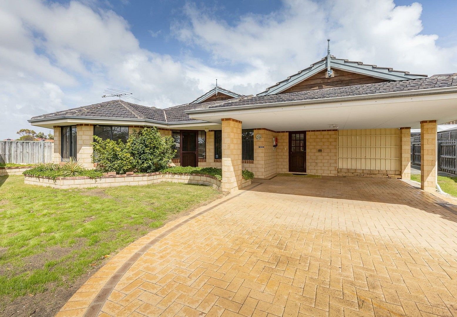 4 bedrooms House in 33 Durrington Glade CLARKSON WA, 6030