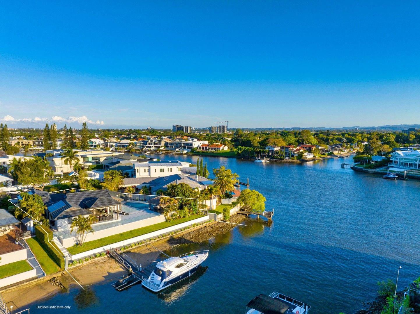 4 bedrooms House in 19 Saint Raphael Terrace SORRENTO QLD, 4217