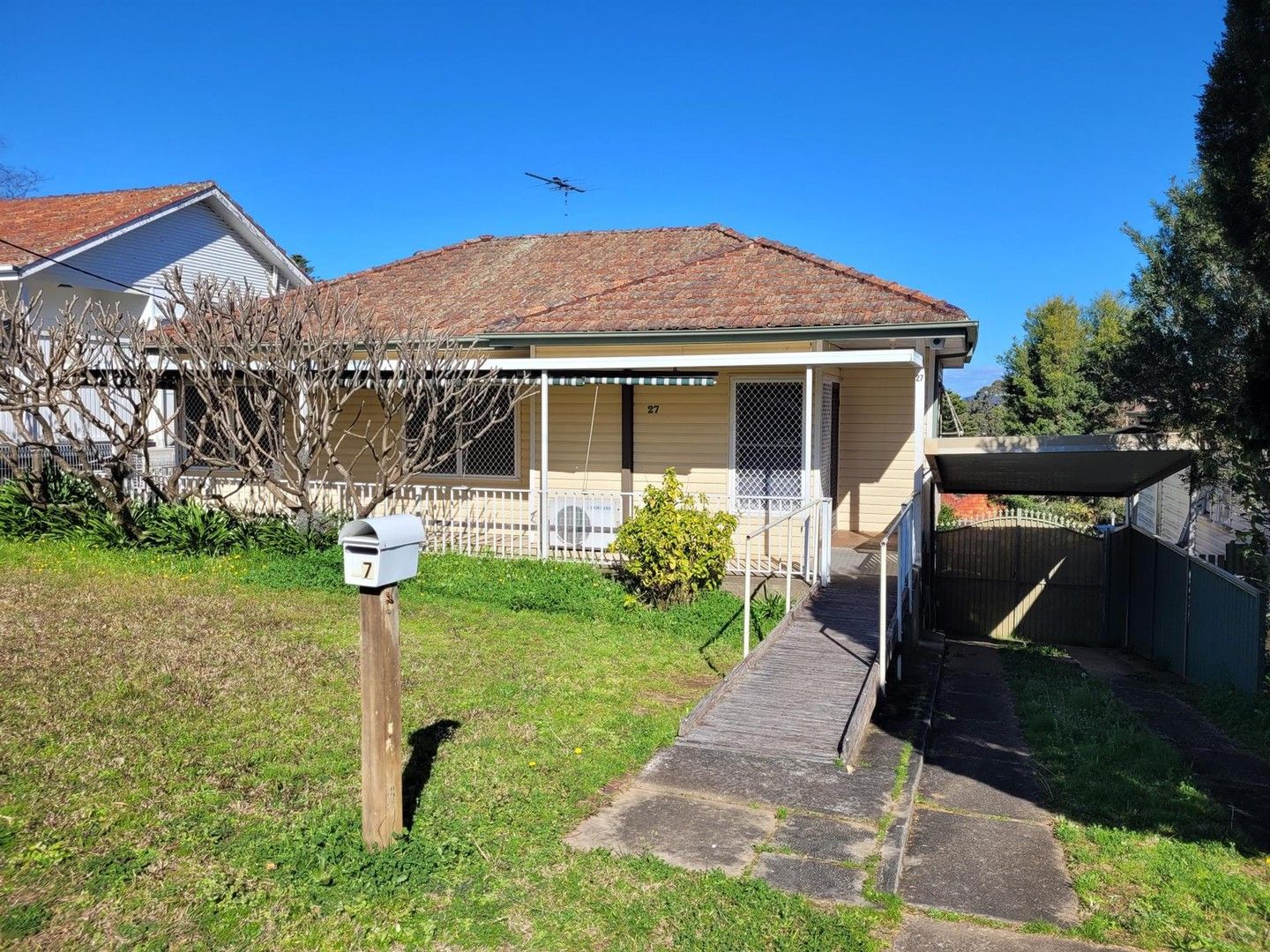 3 bedrooms House in 27 Colonial Street CAMPBELLTOWN NSW, 2560