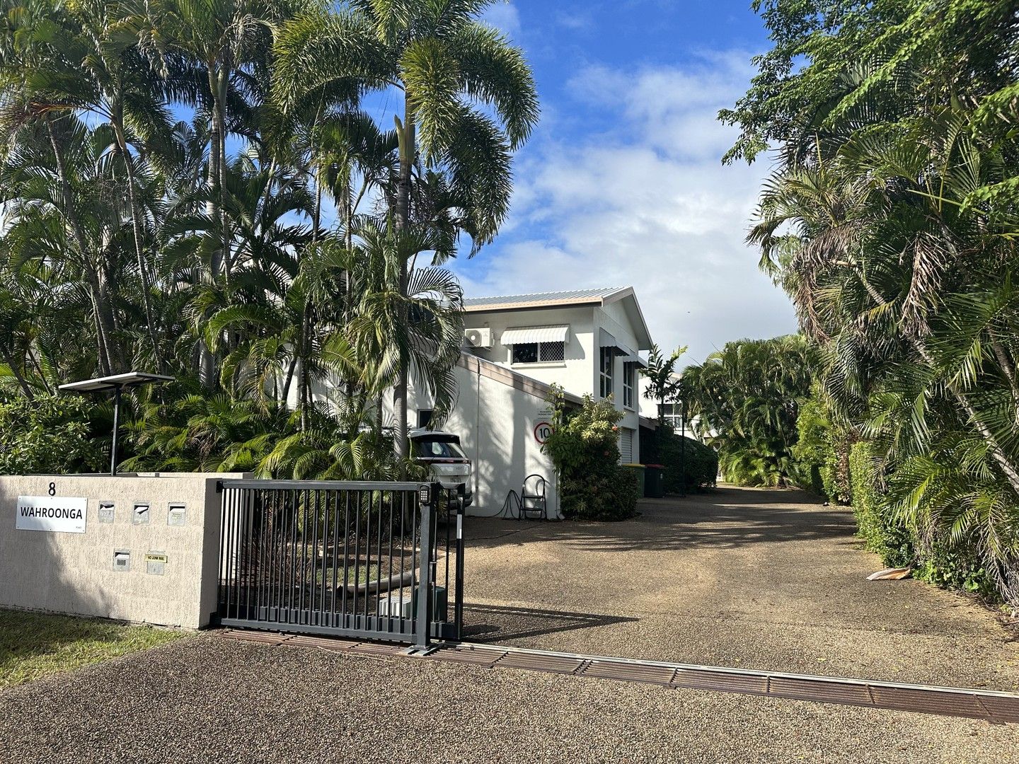 3 bedrooms Townhouse in Unit 1/8 Cheyne St PIMLICO QLD, 4812