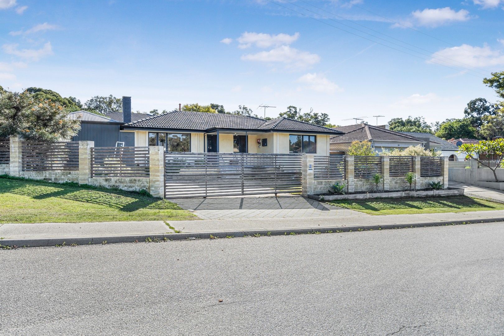 4 bedrooms House in 2 Cordelia Avenue COOLBELLUP WA, 6163