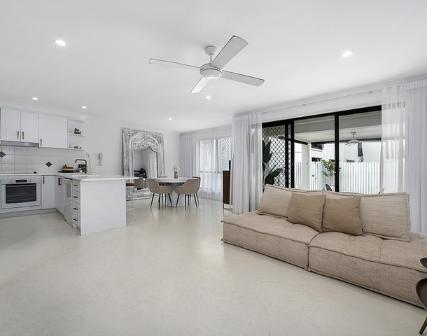 10/15 Esther Place, Surfers Paradise QLD 4217