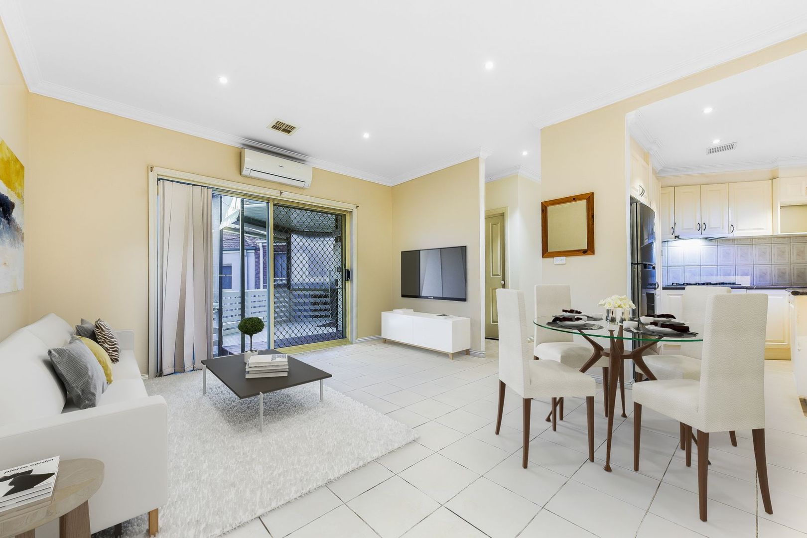 2/2 Nockolds Crescent, Noble Park VIC 3174, Image 2