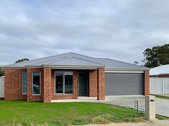 16 Haylock Drive, Paynesville VIC 3880