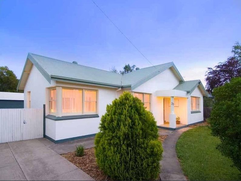 3 bedrooms House in 33 Yaldwyn St East KYNETON VIC, 3444