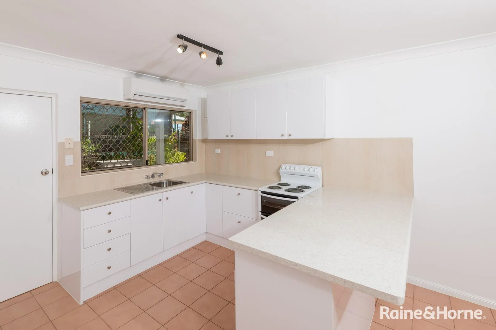 Additional image 8 of 3/39 Arlington Esplanade, Clifton Beach QLD 4879