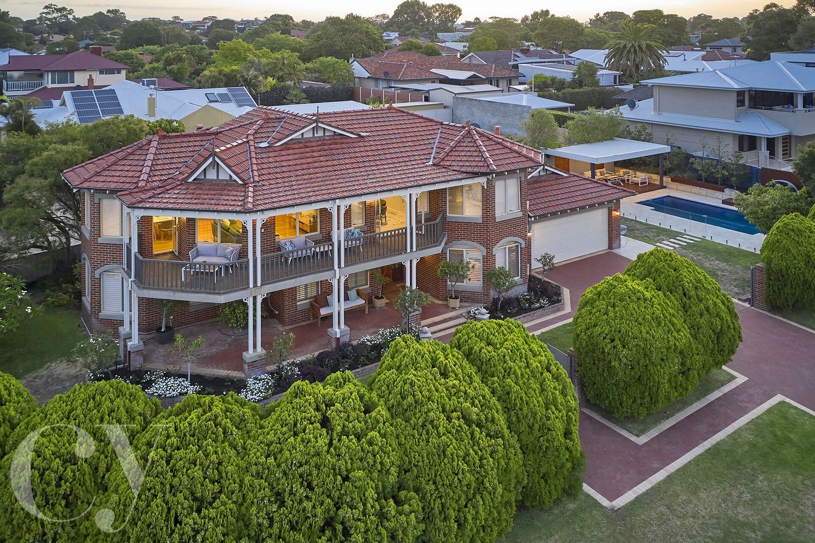 4 bedrooms House in 5 Linton Road ATTADALE WA, 6156