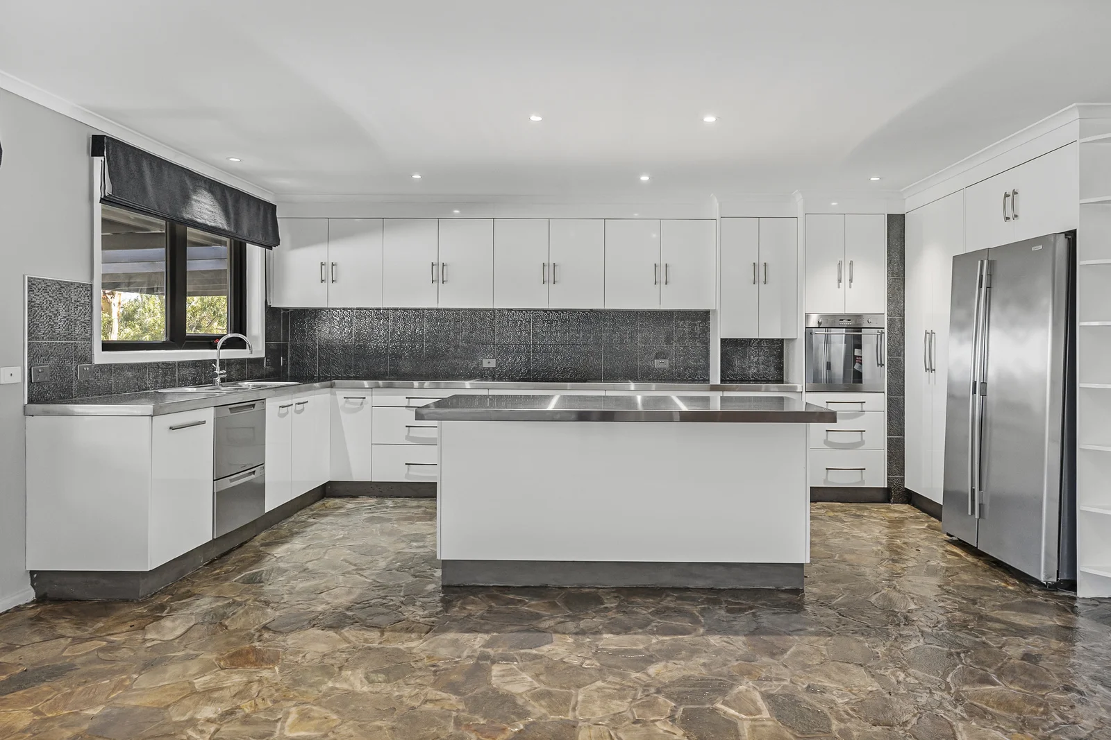 Additional image 4 of Kingston TAS 7050