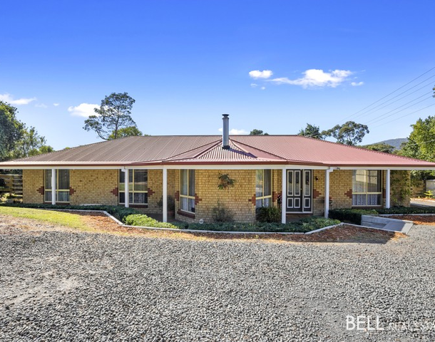 16 Silverwattle Road, Launching Place VIC 3139