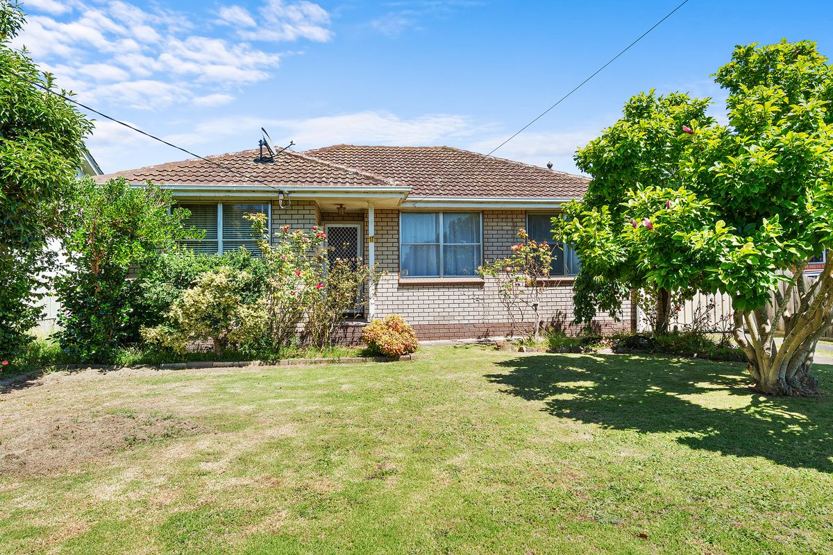 3 bedrooms House in 17 Alexandra Ave SALE VIC, 3850