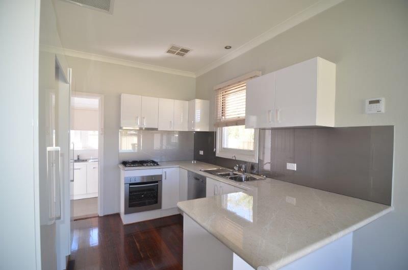 3 bedrooms House in 27 Donaldson Street QUEENS PARK WA, 6107