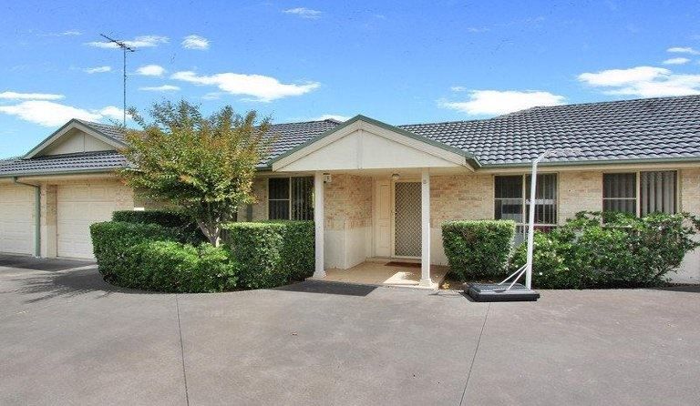 2 bedrooms Villa in 8/23 Shaughnessy Street OAKHURST NSW, 2761
