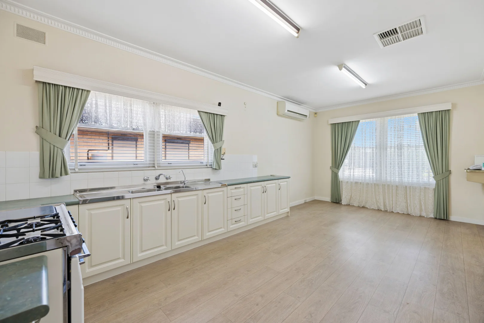 Additional image 3 of 10 Mallan Street, Findon SA 5023
